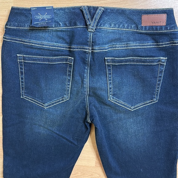 Vanity Ultra ‘Sasha’ Curvy Skinny Dark Wash Jeans size 28 Short NWT - Picture 6 of 8